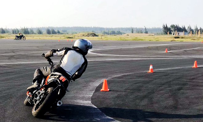 乐骑公园,摩托车培训,摩托教练员,安路,苏华龙,skidbike,侧滑模拟架
